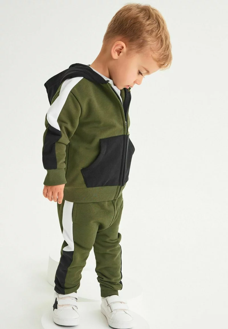 Next Kinder SET - Trainingsanzug - Green 1 Next Kinder SET - Trainingsanzug - Green