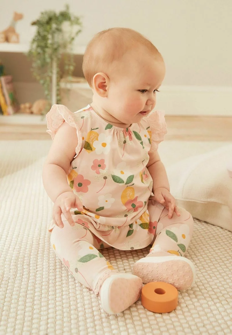 Next Kinder 4 PIECE SET - T-Shirt Print - Sage Green/floral Short Sleeved 1 Next Kinder 4 PIECE SET - T-Shirt Print - Sage Green/floral Short Sleeved