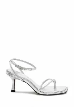 Damen NEXT SIGNATURE STRAPPY TOE LOOP HEEL - Riemensandalette - Silver Grey