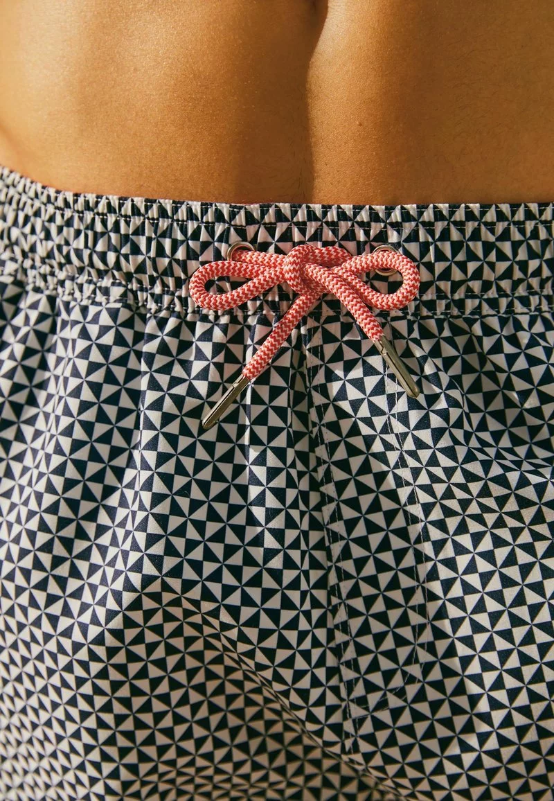 Next Badeshorts - Navy Blue Geo | Herren 3 Next Badeshorts - Navy Blue Geo | Herren – Bild 3