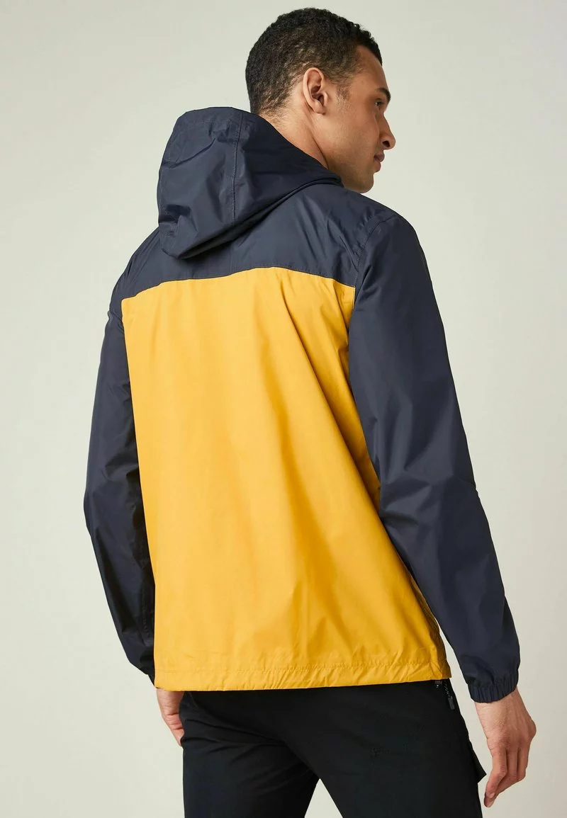Next PACKABLE - Regenjacke / Wasserabweisende Jacke - Navy Blue Yellow | Herren 3 Next PACKABLE - Regenjacke / Wasserabweisende Jacke - Navy Blue Yellow | Herren – Bild 3