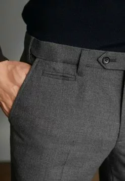 Next Herren SIGNATURE WITH MOTION FLEX WAISTBAND - Chino - Grey -Next Großes Kaufhaus 27017f71dfc64114972093050c629eec