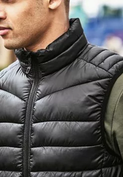 Next Herren WITH DUPONT SORONA® INSULATION - Weste - Black -Next Großes Kaufhaus 28accc0050f04680a279d055100742a2