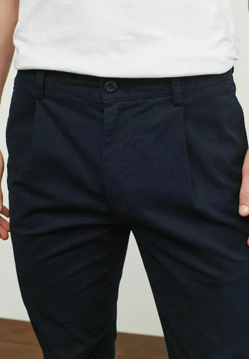 Next Herren PLEATED STRETCH - Stoffhose - Navy Blue 4 Next Herren PLEATED STRETCH - Stoffhose - Navy Blue – Bild 4