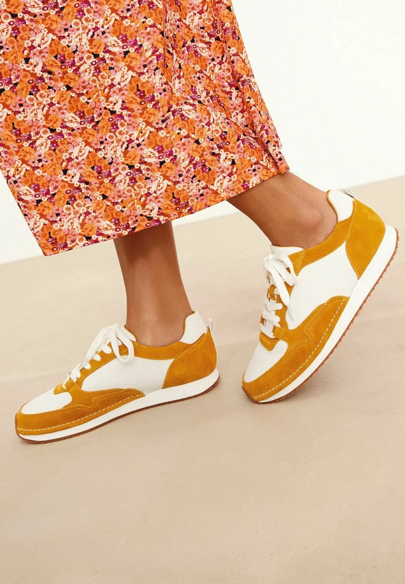 Next Damen FOREVER COMFORT RETRO STITCH JOGGER - Sneaker Low - Yellow 1 Next Damen FOREVER COMFORT RETRO STITCH JOGGER - Sneaker Low - Yellow
