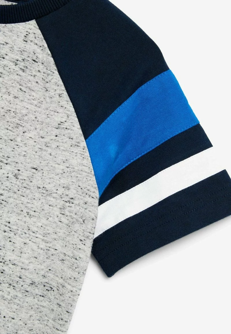 Next SHORT SLEEVE RAGLAN - T-Shirt Print - Grey/navy Blue | Kinder 3 Next SHORT SLEEVE RAGLAN - T-Shirt Print - Grey/navy Blue | Kinder – Bild 3