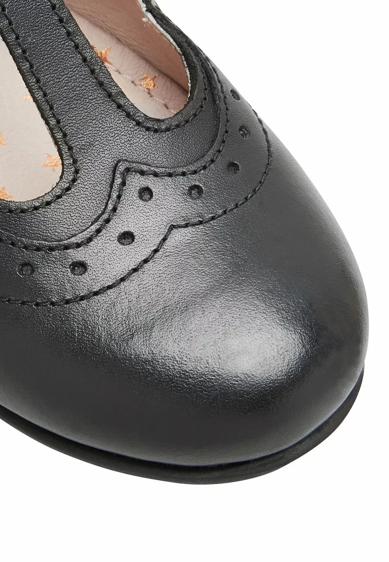 Next Kinder BLACK T-BAR LEATHER SHOES (OLDER) - Slipper - Black 6 Next Kinder BLACK T-BAR LEATHER SHOES (OLDER) - Slipper - Black – Bild 6