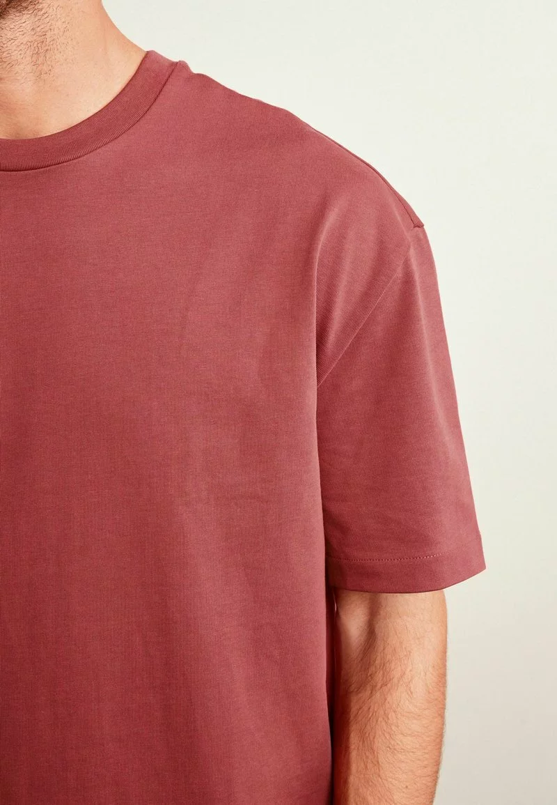 Next Herren T-Shirt Basic - Brick Red 3 Next Herren T-Shirt Basic - Brick Red – Bild 3