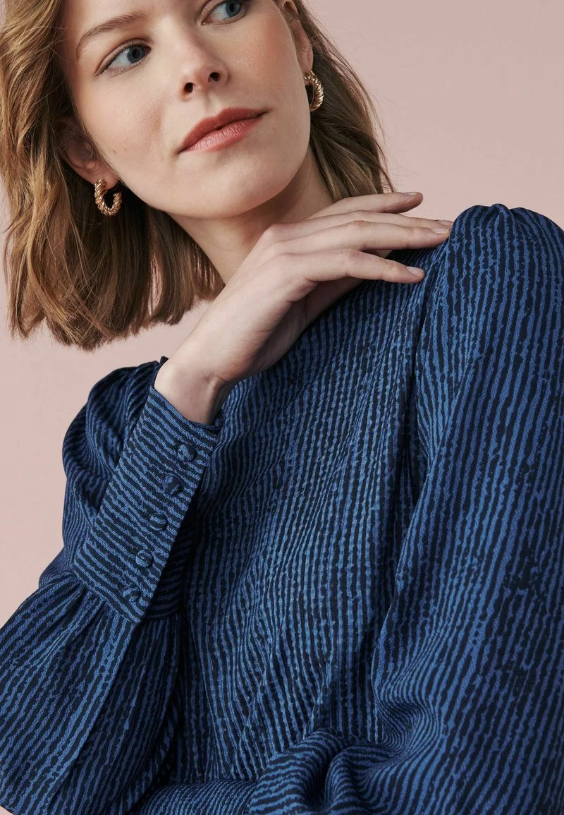 Next Damen CUFF - Bluse - Navy Blue Print 2 Next Damen CUFF - Bluse - Navy Blue Print – Bild 2