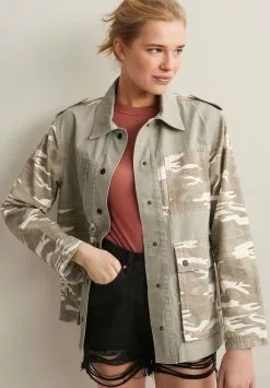 Next Damen SAVANNAH MILLER CAMO - Leichte Jacke - Khaki Green