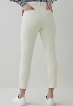 Next Damen MOM - Jeans Slim Fit - Ecru White 7 Next Damen MOM - Jeans Slim Fit - Ecru White -Next Großes Kaufhaus 53522a3c80424bf1ac0c6ff3cb2cc710