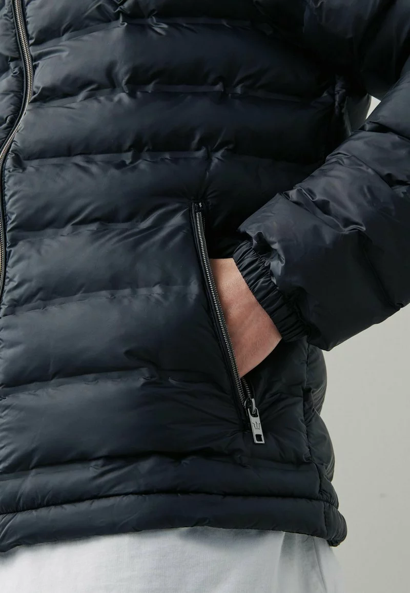 Next Herren SHOWER RESISTANT HEATSEAL HOODED PUFFER - Winterjacke - Black 5 Next Herren SHOWER RESISTANT HEATSEAL HOODED PUFFER - Winterjacke - Black – Bild 5