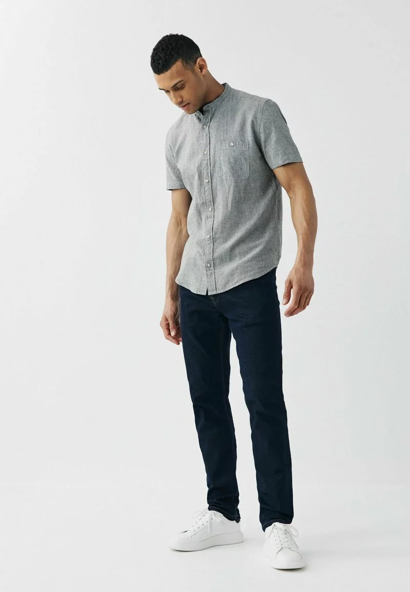 Next Herren SHORT SLEEVE - Hemd - Charcoal Grey Grandad Collar 2 Next Herren SHORT SLEEVE - Hemd - Charcoal Grey Grandad Collar – Bild 2