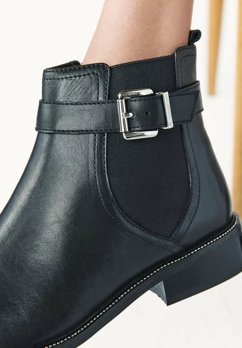 Next Damen FOREVER COMFORT STUDDED CHELSEA - Ankle Boot - Black 2 Next Damen FOREVER COMFORT STUDDED CHELSEA - Ankle Boot - Black – Bild 2