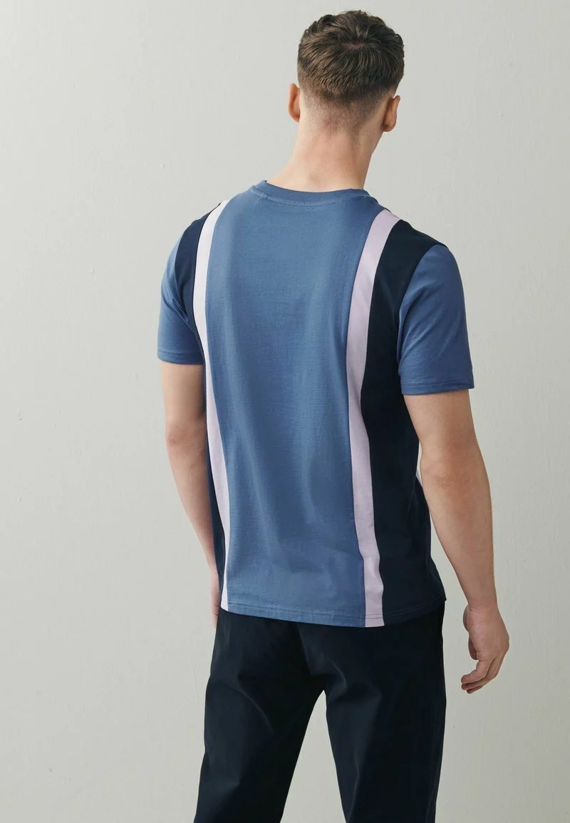 Next Herren BLOCKED - T-Shirt Print - Denim Blue Purple 3 Next Herren BLOCKED - T-Shirt Print - Denim Blue Purple – Bild 3
