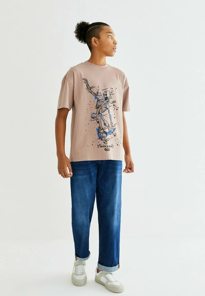 Next T-Shirt Print - Neutral Brown Skate Skeleton | Kinder 2 Next T-Shirt Print - Neutral Brown Skate Skeleton | Kinder – Bild 2