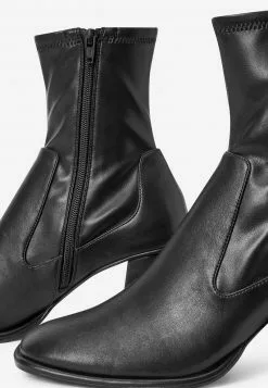 Next Damen Stiefelette - Black 11 Next Damen Stiefelette - Black -Next Großes Kaufhaus 67d441afb91f4f60be32f290f0b4b6d9