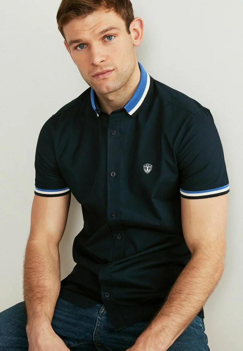 Next Herren STRETCH OXFORD TIPPED COLLAR SHORT SLEEVE - Hemd - Navy With Blue Collar 5 Next Herren STRETCH OXFORD TIPPED COLLAR SHORT SLEEVE - Hemd - Navy With Blue Collar – Bild 5