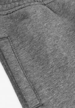 Next MULTI BLACK SLIM FIT 3 PACK JOGGERS (3-16YRS) - Jogginghose - Grey | Kinder 11 Next MULTI BLACK SLIM FIT 3 PACK JOGGERS (3-16YRS) - Jogginghose - Grey | Kinder -Next Großes Kaufhaus 776f370e2d894fddaa1302b4231c3d8b