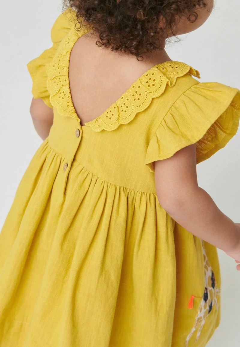 Next CHARACTER APPLIQUE - Freizeitkleid - Ochre Yellow Giraffe | Kinder 2 Next CHARACTER APPLIQUE - Freizeitkleid - Ochre Yellow Giraffe | Kinder – Bild 2