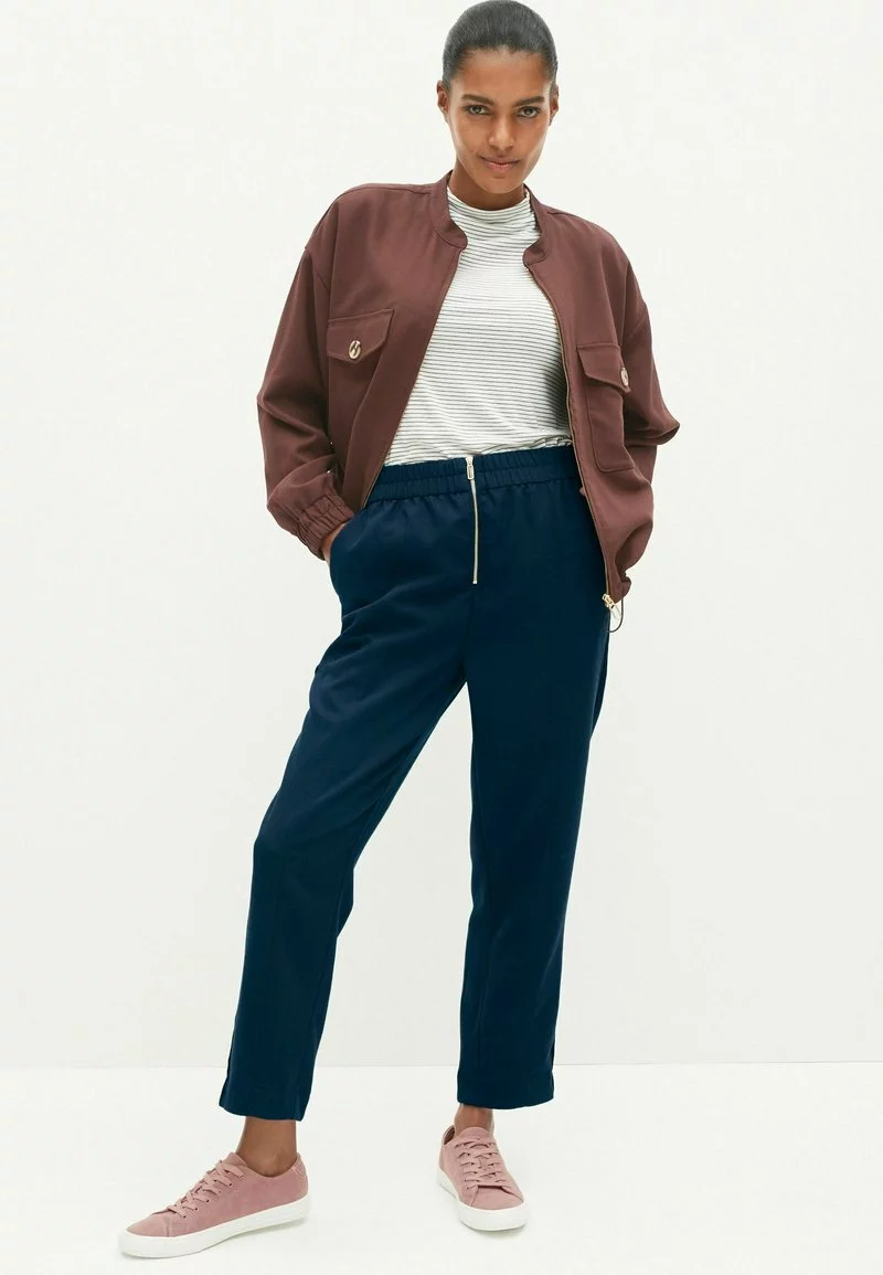 Next Damen ZIP FRONT TAPER LEG - Stoffhose - Dark Blue 2 Next Damen ZIP FRONT TAPER LEG - Stoffhose - Dark Blue – Bild 2