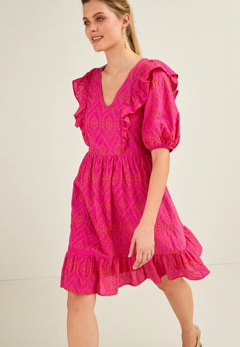 Next Damen BRODERIE RUFFLE - Freizeitkleid - Bright Pink 1 Next Damen BRODERIE RUFFLE - Freizeitkleid - Bright Pink