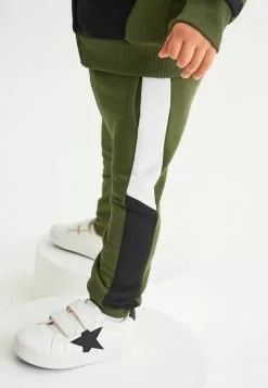 Next Kinder SET - Trainingsanzug - Green 7 Next Kinder SET - Trainingsanzug - Green -Next Großes Kaufhaus b5d8bc2b7a4f436b8237594e96febb96