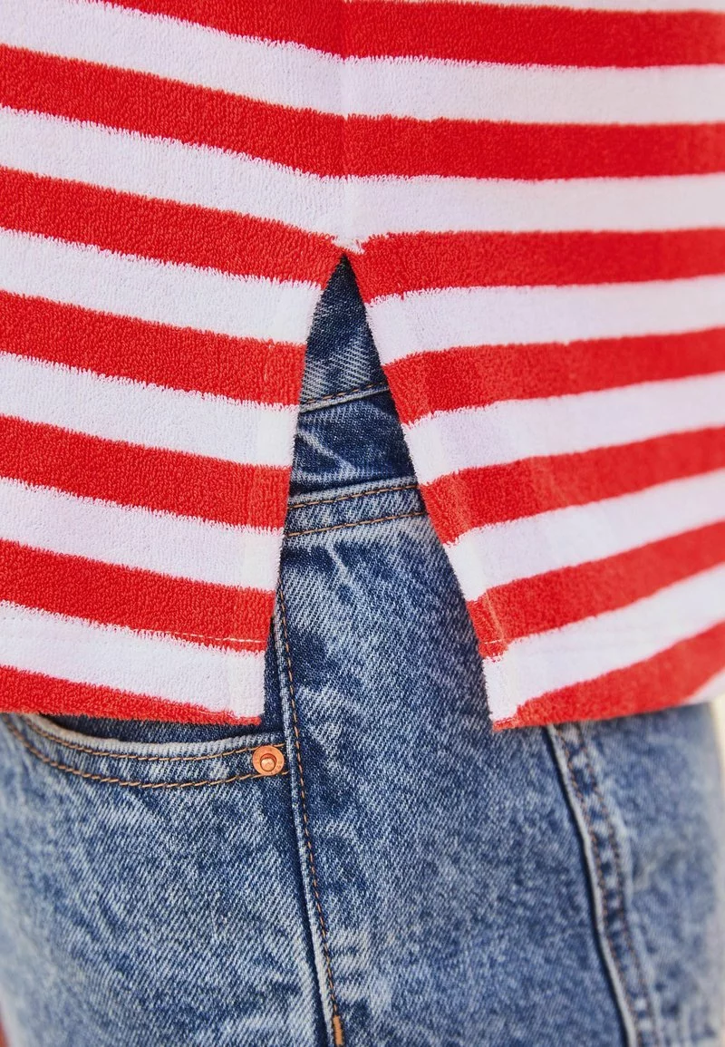 Next Damen Top - White. Red 1 Next Damen Top - White. Red