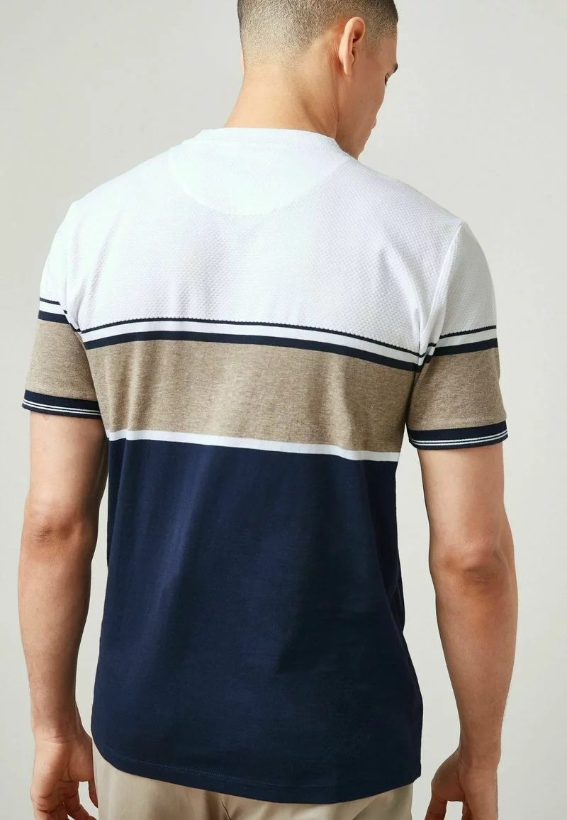 Next Herren BLOCKED - T-Shirt Print - Ecru White Navy Blue Textured 2 Next Herren BLOCKED - T-Shirt Print - Ecru White Navy Blue Textured – Bild 2