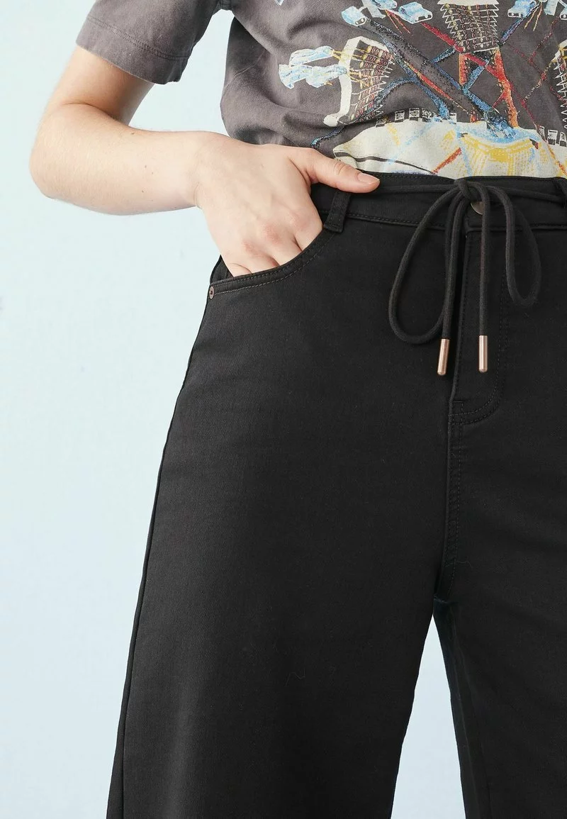 Next Damen WEICHE STRETCH - Flared Jeans - Black 3 Next Damen WEICHE STRETCH - Flared Jeans - Black – Bild 3